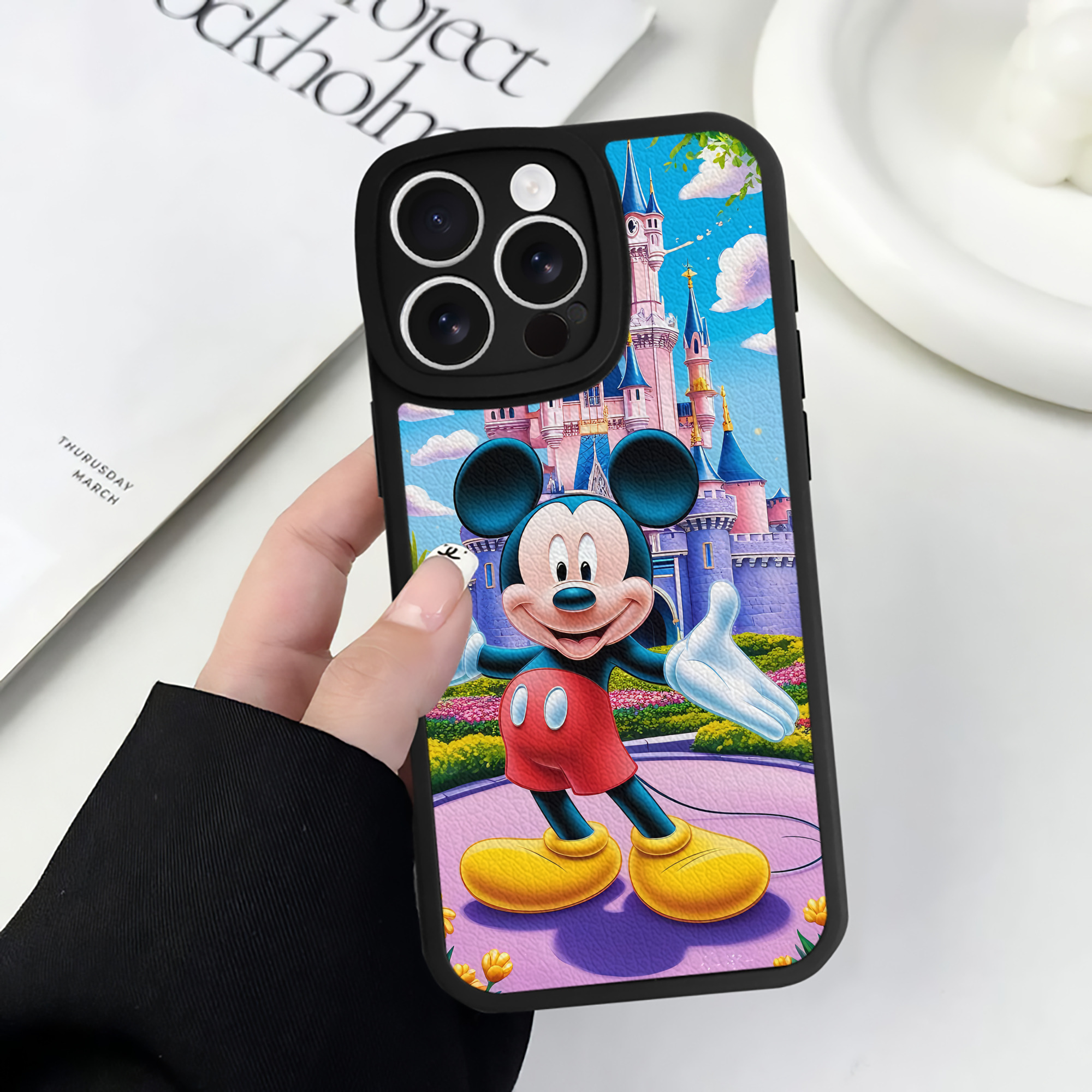 （画像用） ミッキーマウス Mickey Mouse 【iPhone 16シリーズ対応】シリコンスマホケース（レザー調） 材質：シリコン